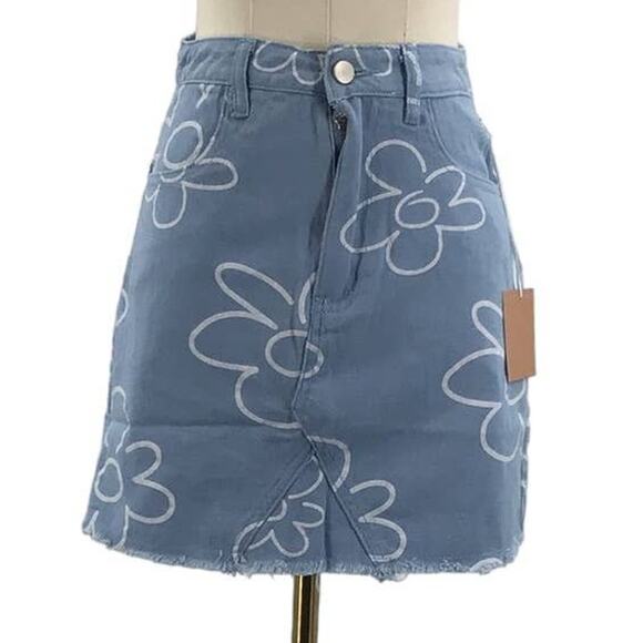 BAILEY ROSE SZ S light blue denim distressed daisy print mini skirt NWT B86 - Picture 2 of 10